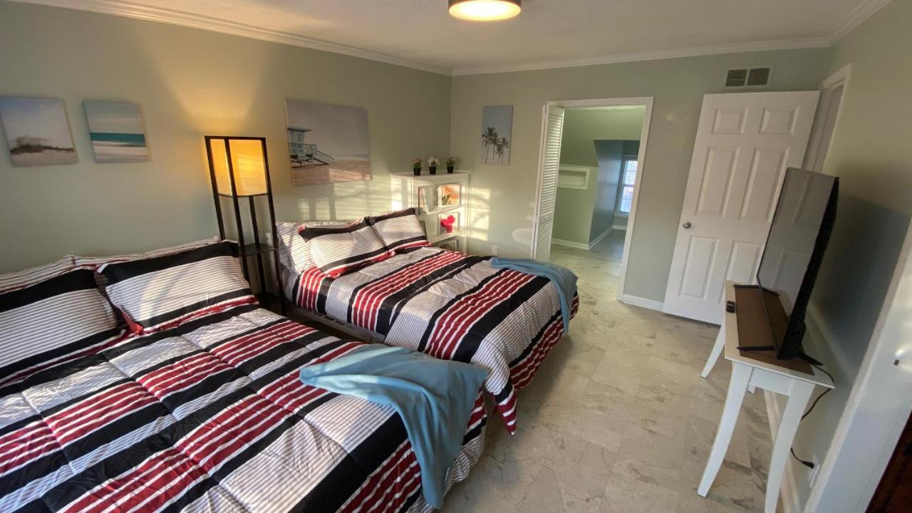 Here It Is! Cool Cape Cod-3 Br-2.5 Bath-12 Guests Olathe Exterior foto